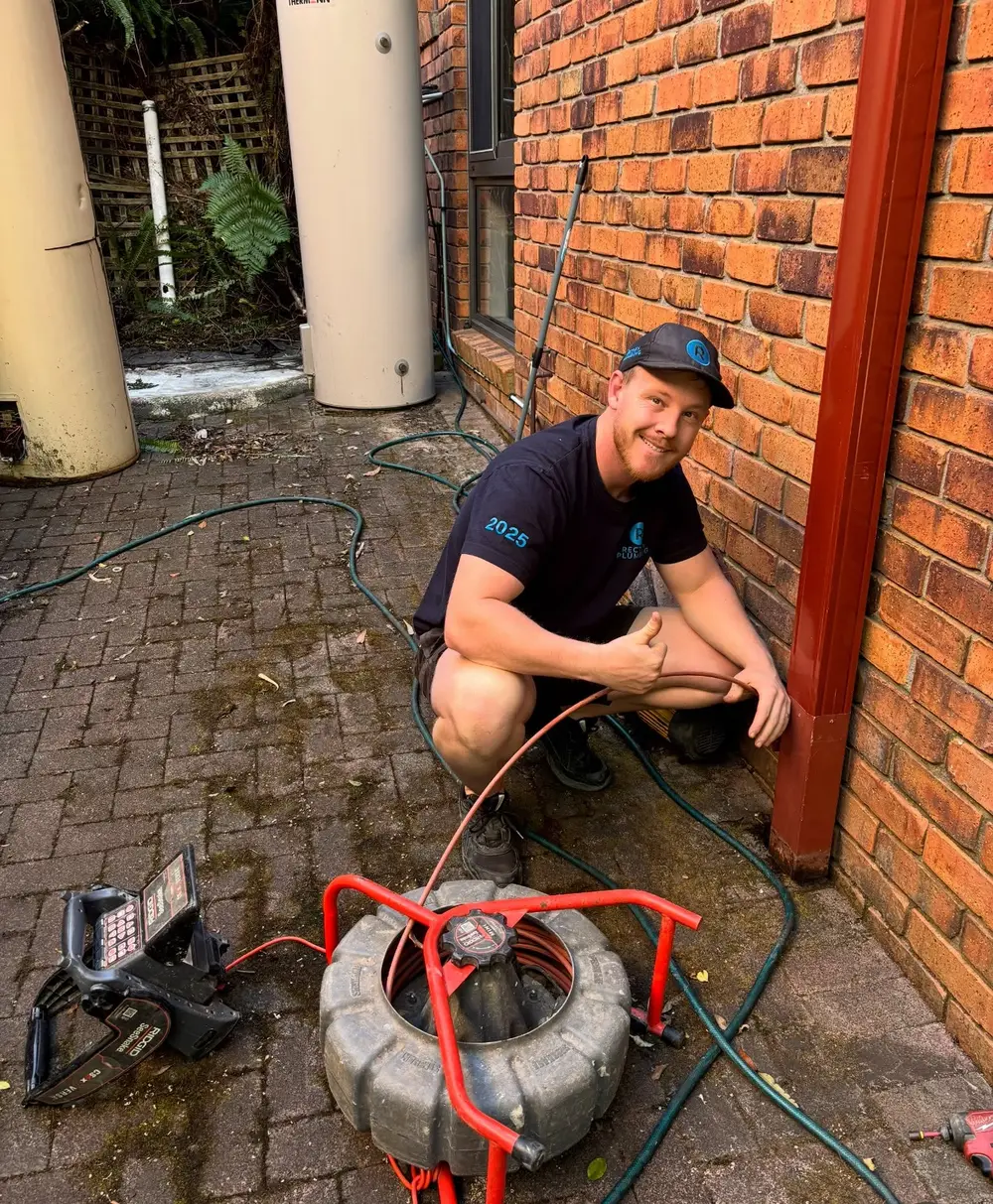 Rectify plumber clearing a drain